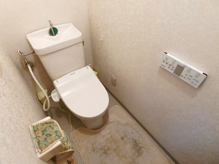 トイレ 温水洗浄便座付きトイレは嬉しい設備ですね。