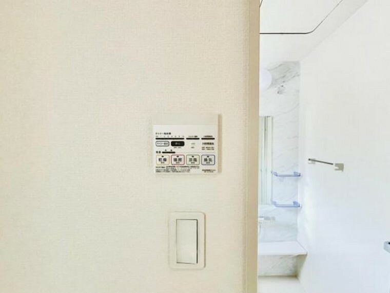 発電・温水設備 浴室暖房乾燥機は入浴時以外の衣類乾燥室としても利用できるので雨の日のお洗濯も解決！