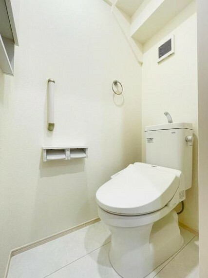 トイレ 便器にフチがない設計なのでお手入れがとてもらくです。