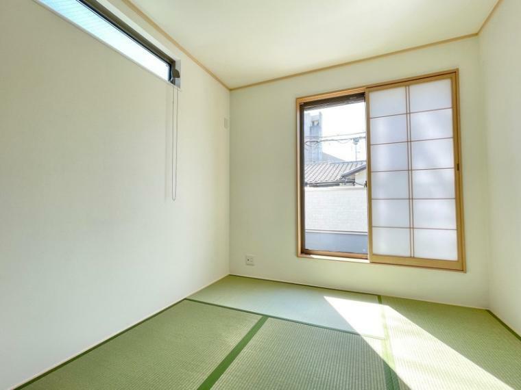 和室 【和室】畳の香りが心地よい和室は、お客様もゆったりくつろげる一室です。
