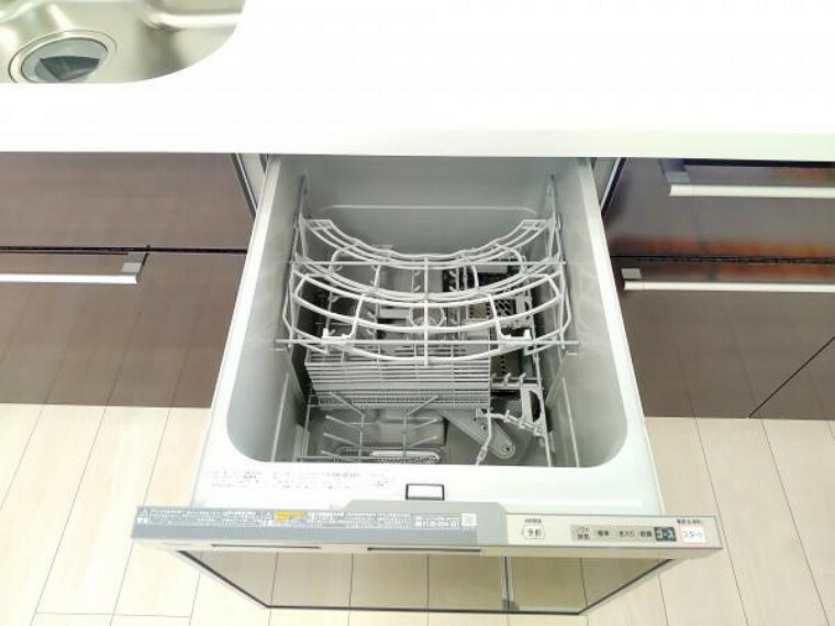 キッチン 食器乾燥機付き洗浄機のついたキッチンです。少しでも家事の負担が減ると、嬉しいですね。