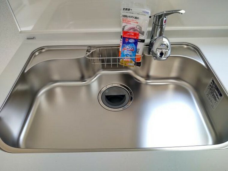 キッチン キッチン水栓金具は「かゆい所に手が届く」シャワータイプ。浄水機能付きなので安心してお使いいただけます。一体型の浄水器なので汚れにくくお手入れ簡単ですよ。