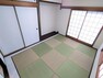 【リフォーム後写真】1階リビング横の和室です。琉球畳に新品交換し、壁クロス張り替えましたので、部屋全体が明るくなりました。