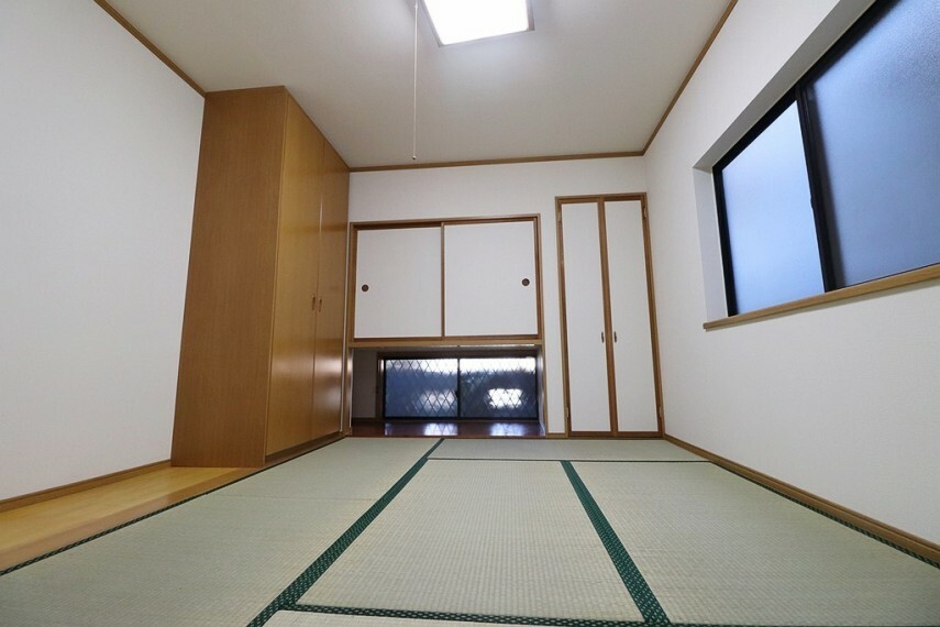 和室 一階6帖居室。吊り収納のため窓を二面に設置することができます。通風良好　