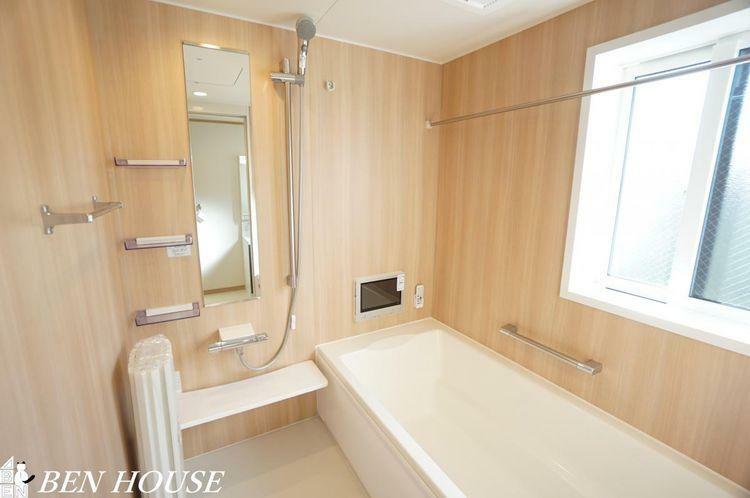 浴室 浴室（同仕様参考写真）・脚を伸ばしてくつろげる1坪サイズの浴槽でバスタイムを快適に過ごすことができます。