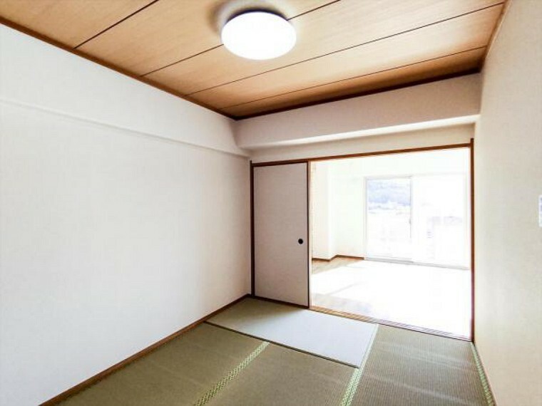 （リフォーム済）和室は天井・壁のクロス張替、畳の表替えを行いました。新しい畳の匂いが心地いいお部屋になりましたよ。