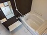 浴室 【リフォーム済】浴室はLIXIL製の新品のユニットバスに交換しました。床は水はけがよく汚れが付きにくい加工がされているのでお掃除ラクラクです。