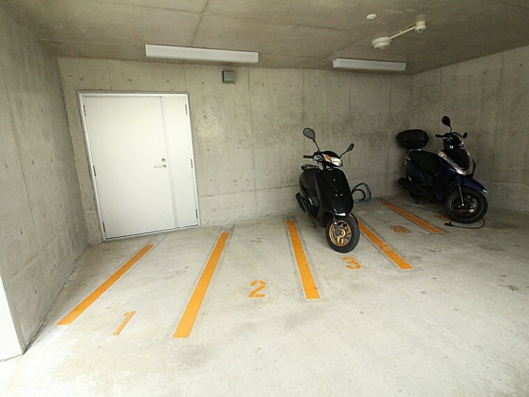 駐車場 バイク置き場