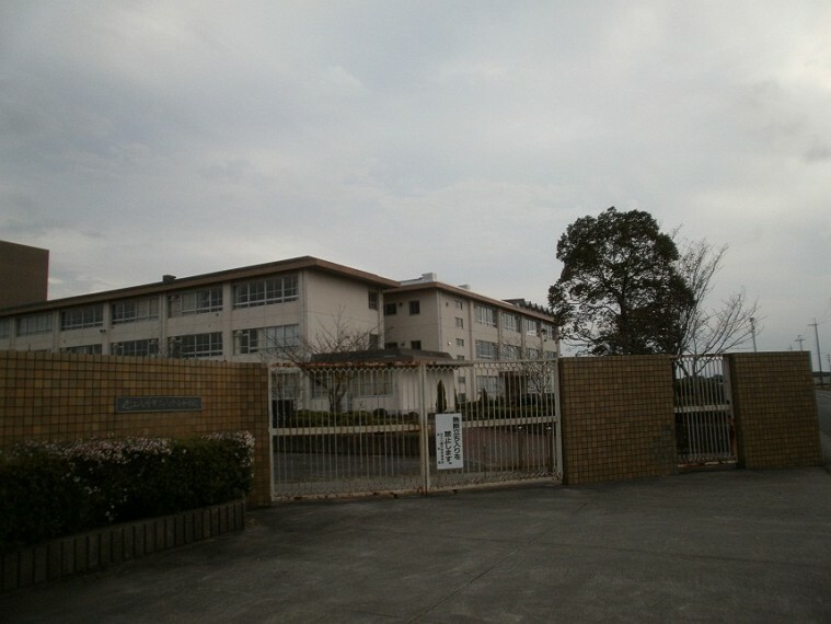 中学校 【中学校】近江八幡市立八幡西中学校まで2027m