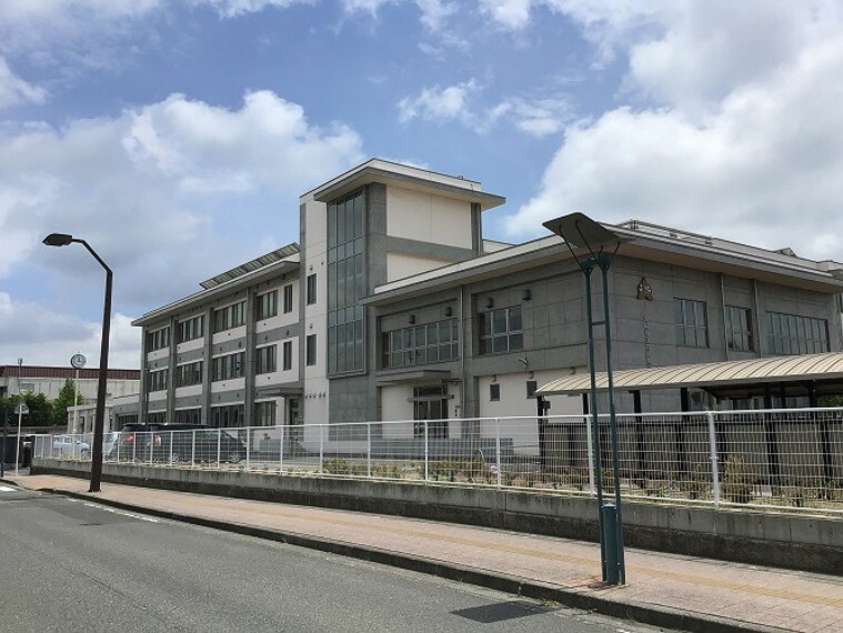 中学校 大崎市立古川東中学校　徒歩27分（約2100m）「健康・自主・協力」を教育目標とした中学校です。