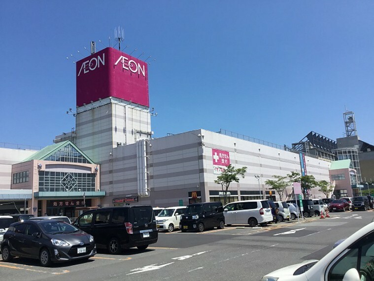 ショッピングセンター イオン古川店　徒歩22分（約1700m）古川駅に程近く、食品フロア、衣料フロア、暮らしの品フロアと多くの専門店が入ったショッピング施設です。