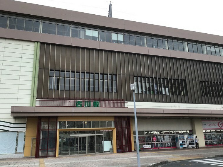 現地から1100m～1140m。　JR陸羽東線古川駅　東北新幹線と陸羽東線が直角に交差しており、多くの地域へのアクセスに優位で便利な駅です。
