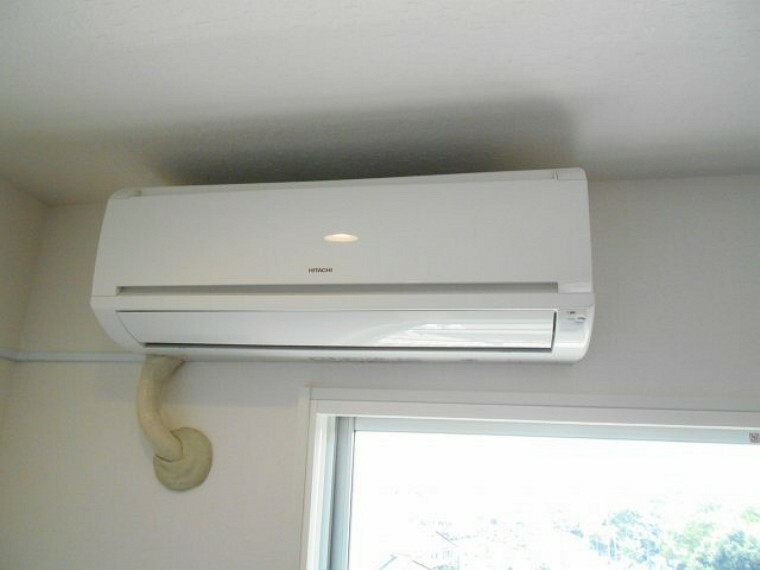 冷暖房・空調設備 リビングにエアコン1台付いています。。