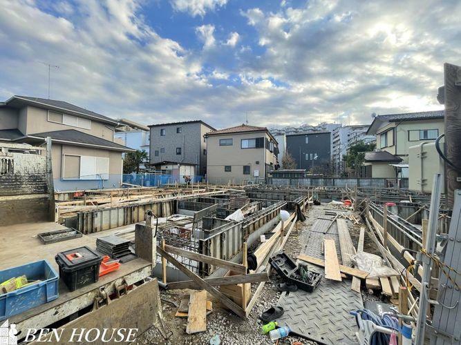 現況外観写真 外観・穏やかな雰囲気漂う閑静な住宅街に佇む4LDK新築住宅。都心や川崎、横浜へのアクセス良好な場所に位置します。