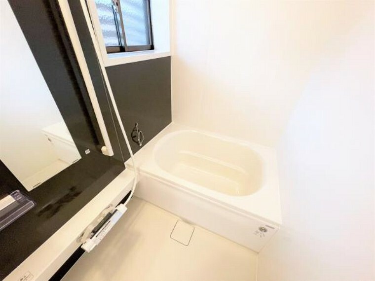 浴室 【リフォーム後】浴室　浴室は0.75坪タイプのハウステック製ユニットバスに新品交換しました。温かいお湯にじっくり浸かることは体にも心にもやさしい時間となります。
