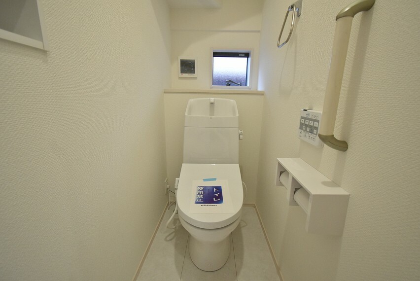 トイレ 2箇所あるトイレは快適な温水洗浄便座付き