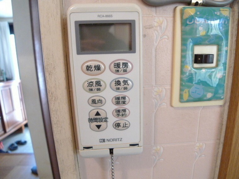 浴室換気暖房機リモコンを撮影しております！