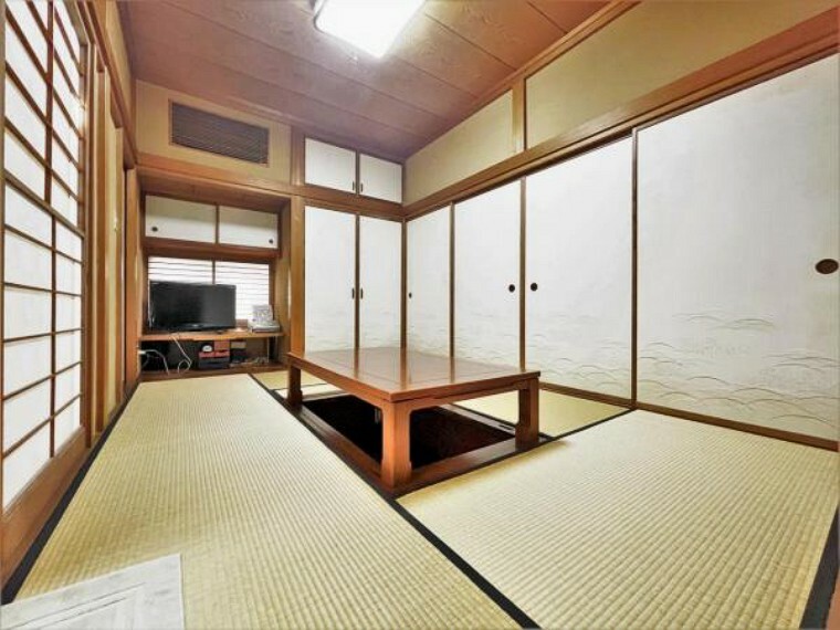 居間・リビング 伝統的な日本情緒は心を落ち着かせてくれる畳の匂い、感触など何だか懐かしい気持ちになります。