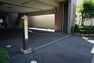 駐車場 リモコンゲート式の駐車場入り口
