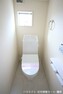 トイレ 2か所のトイレは朝の混雑緩和に活躍します。 1・2階共に温水洗浄便座を完備しております。