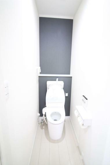 トイレ 【1・2F多機能節水トイレ】 センサー付き自動開閉便蓋、電動開閉便座機能付