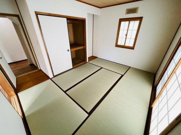 すぐ横になれる6帖和室は、みんながほっと一息つける空間