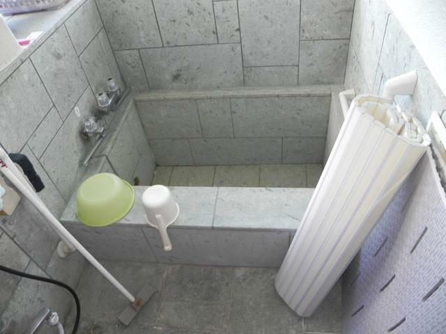 眺望 伊豆石の浴室