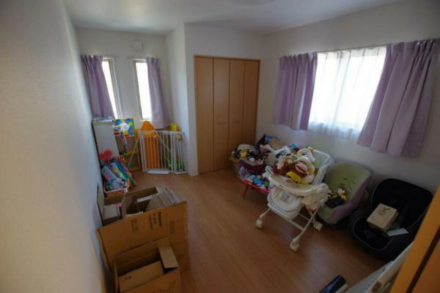 お子様の成長と共に部屋の模様替えができる広さです。