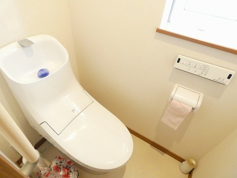 トイレ トイレは1階・2階ともに温水洗浄便座委付きで年中快適です！