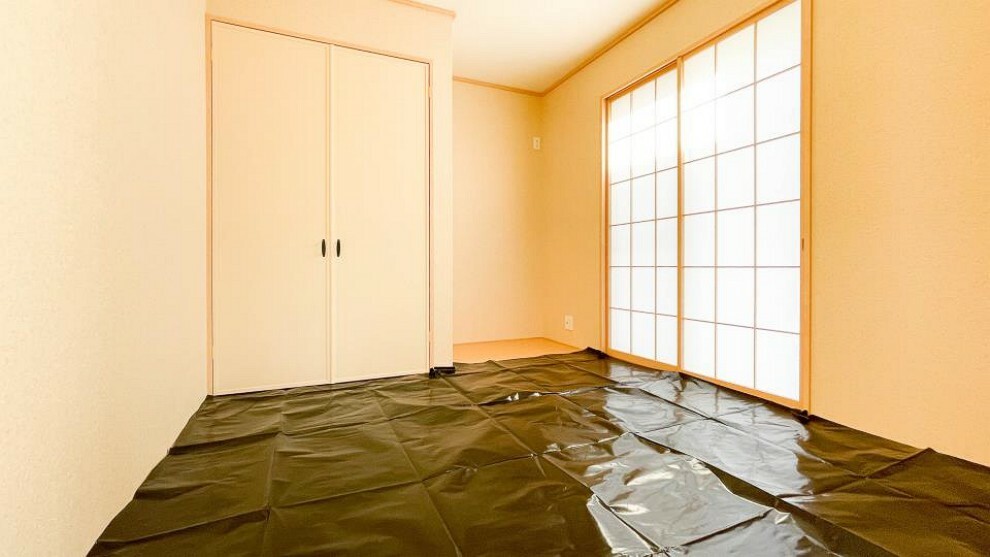 和室 【和室】　　 畳は日本人のソウルインテリアです。畳の感触、畳の匂い、畳の色合い。すべてが日本人のソウルにあてはまります。畳で過ごして、和の感性を大切にしていけます。