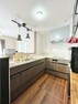 キッチン 使い勝手の良いL型キッチンを採用したスペースは、家族団らんの時間を彩る開放感のある空間です。