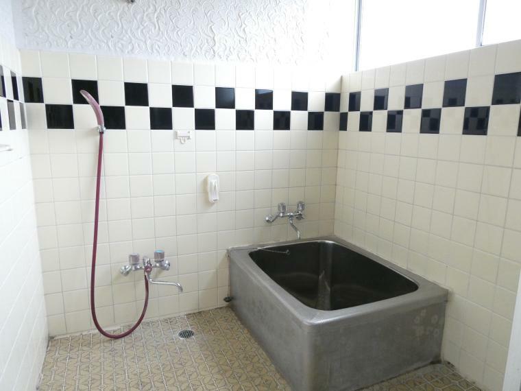 浴室 浴室はそのまま使うもよし、リフォームで新品と入れ替えるもよし
