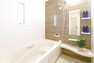 バスルーム/LIXIL「アライズ」  お湯が冷めにくい浴槽保温材と保温組フタの「ダブル保温構造」スイッチ付きエコフルシャワー＆浴室暖房乾燥機付きです。