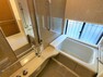 浴室 【リフォーム済・ユニットバス】0.75坪のユニットバスはクリーニングを行いました。夏には窓を少し開け、自然の音に耳を傾けながらご入浴をされてはいかがでしょうか。