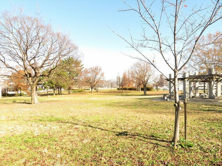 公園 【笠寺公園】 名古屋市見晴台考古資料館のあるとても広く緑豊かな公園です。 見晴台考古資料館の営業時間 午前9:15～午後17:00 休館日　毎週月曜日　第4火曜日 年末年始　　入場無料