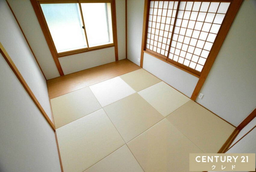 和室 日本の伝統和のイメージがする素敵な趣のある和室です。 お客様が来た時の客間に。 お問い合せは、お気軽にセンチュリー21クレドまで！お待ちしております。