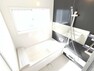 浴室 （リフォーム済）浴室はハウステック製の新品のユニットバスに交換しました。足を伸ばせる1坪サイズの広々とした浴槽で、1日の疲れをゆっくり癒すことができますよ。