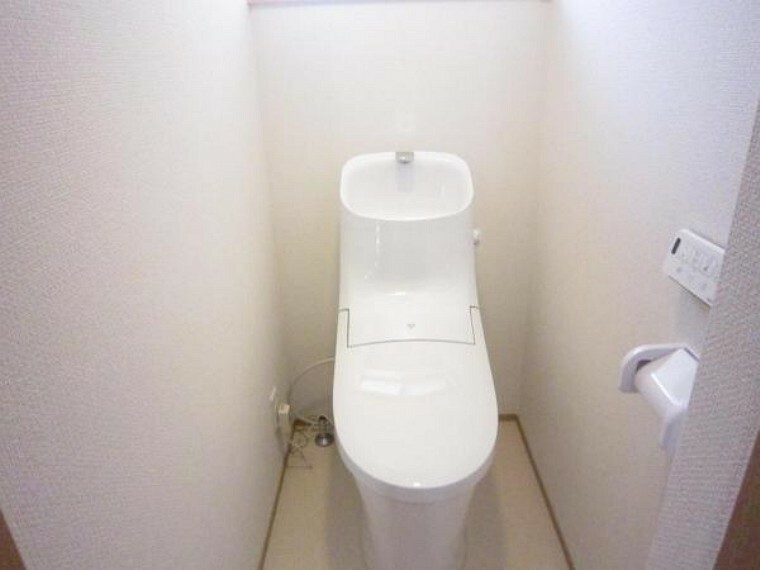 トイレ 【リフォーム後写真】トイレはリクシル製の新品に交換しました。直接肌に触れるトイレは新品が嬉しいですよね。