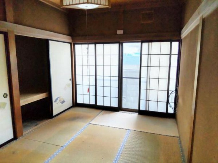【リフォーム中・和室】北側の6帖の和室は和室のまま残します。壁は珪藻土塗装、畳の表替え、障子・襖の張替を行います。