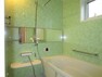 浴室 グリーンを基調とした明るいバスルーム
