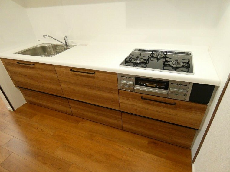 キッチン 作業スペースが広いキッチンです。