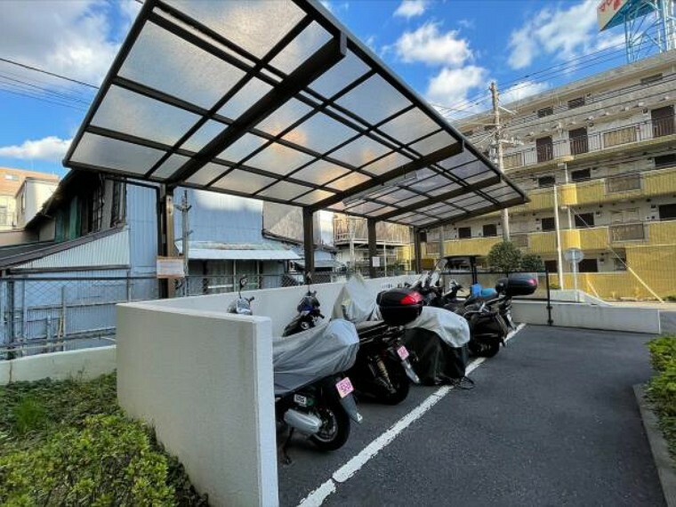 ■バイク置き場■ 屋根付き駐輪場で雨の日も安心です。