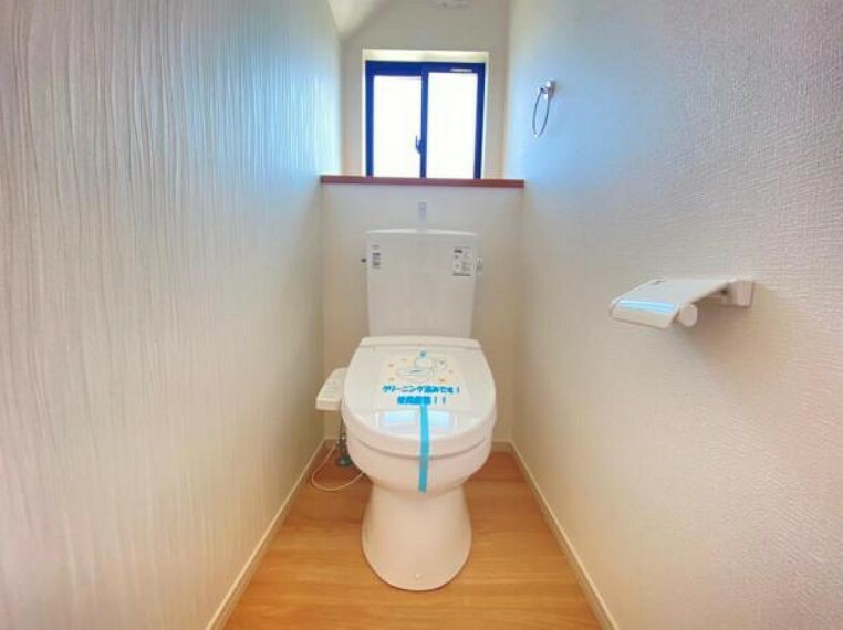 同仕様写真（内観） 【同仕様写真】ウォシュレットなど多機能が付いたお手入れしやすい快適なトイレ！トイレは2階にもございます。
