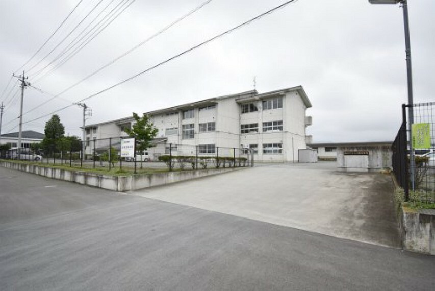 中学校 【中学校】高崎市立吉井西中学校まで679m