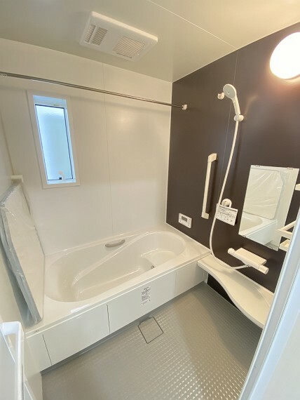 浴室 浴室乾燥機付きバスルーム。防カビ効果にも嬉しい設備です。