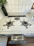 キッチン 三口タイプのガスコンロを使用。毎日のお料理も同時調理で時短！
