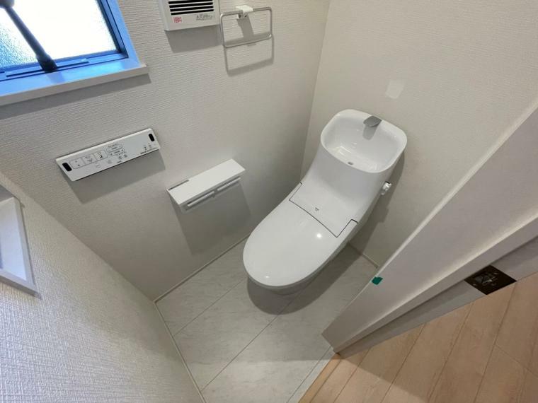 トイレ 【現地写真】最新式のトイレも1階・2階にございます。