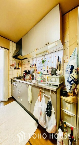 キッチン 「キッチン」リビングのスペースを広く取れる壁付けキッチン。家事の動線を考えるとキッチンの後ろにすぐダイニングテーブルを配置することができて便利ですね。
