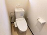 トイレ 【同仕様写真】トイレは簡易水栓です。新品交換します。床は拭き掃除がしやすいクッションフロア張りになります。