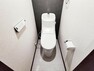 トイレ （リフォーム済）トイレは天井・壁のクロスとクッションフロアを貼り替えし、便器は温水洗浄便座付便器に交換しました。便座は温度調整ができるので、寒い冬場でも温かく利用できます。